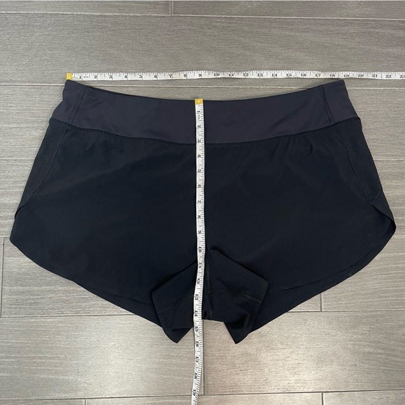 Athleta Run With It 3.5" Short in Black Lined XL Gym Train Activewear 530651 - Picture 12 of 13